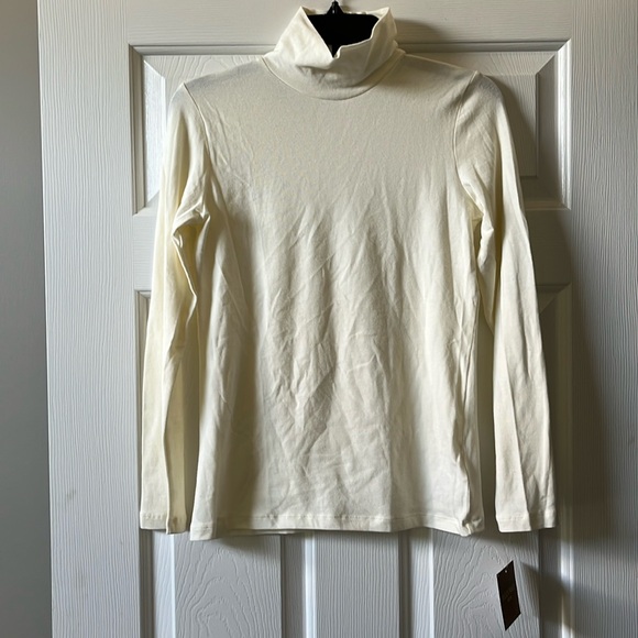 Ellen Tracy Sweaters - NWT Ellen Tracy Cream Cotton Turtleneck